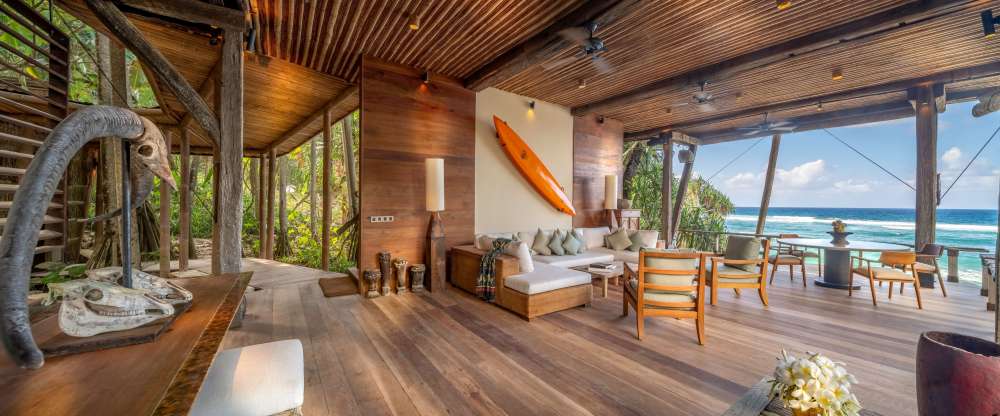 Haweri: Tree house living & dining area